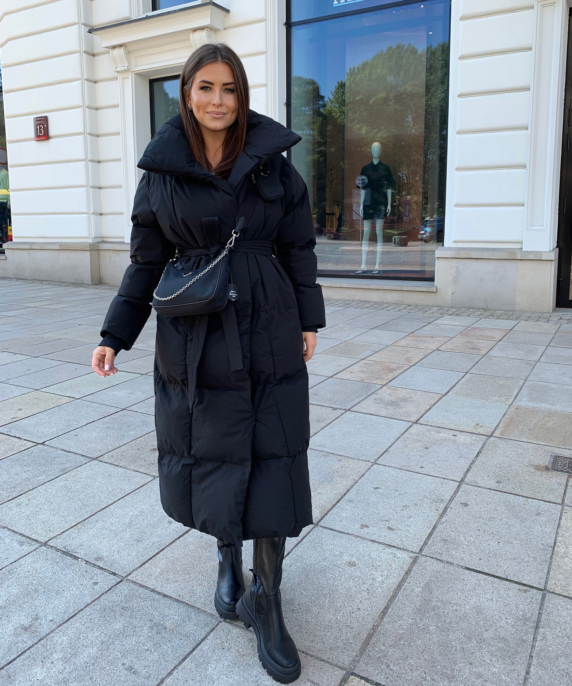Piumino lungo da donna | Giacca invernale nera maxi con cintura