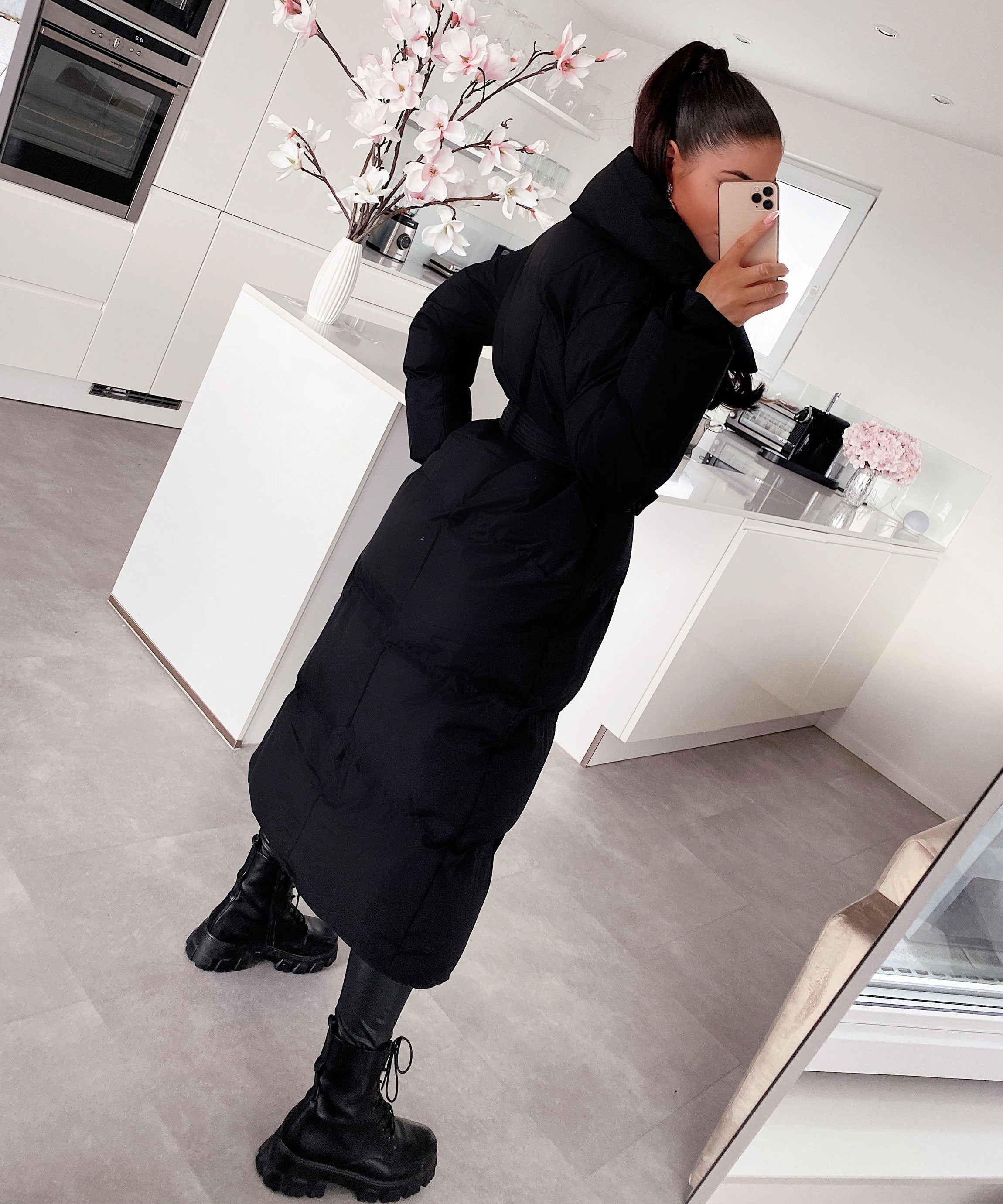 Piumino lungo da donna | Giacca invernale nera maxi con cintura