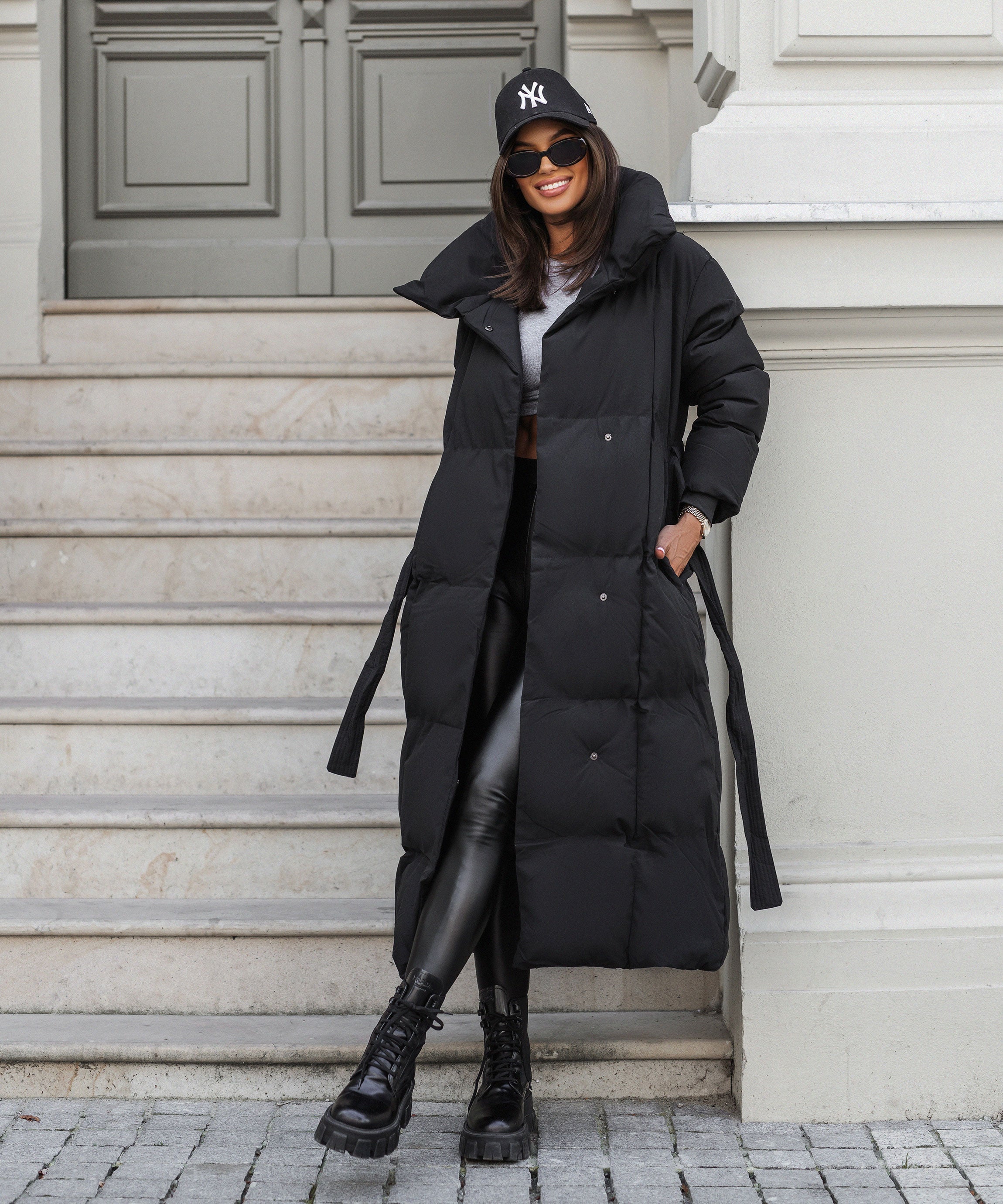 Piumino lungo da donna | Giacca invernale nera maxi con cintura
