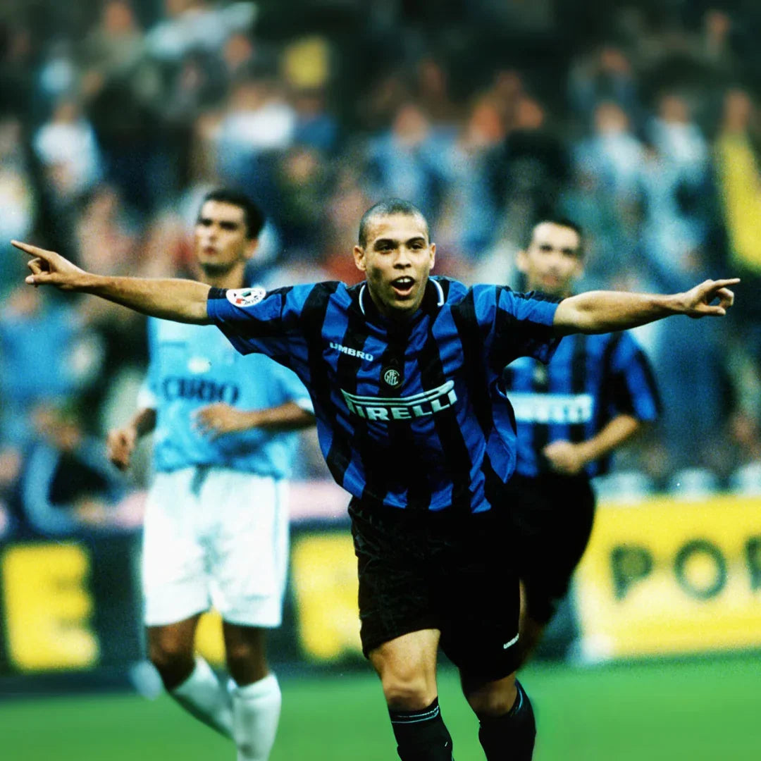 Camiseta histórica del Inter 1997/1998 + Ronaldo 10