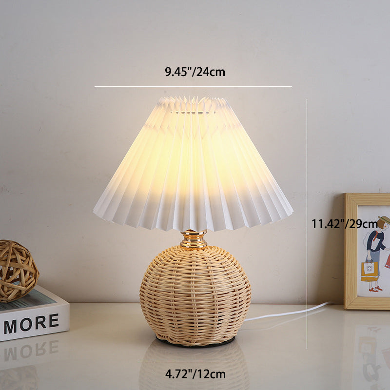 Nordische Rattan-Faltenstoff konische LED-Tischlampe 1-Flammig