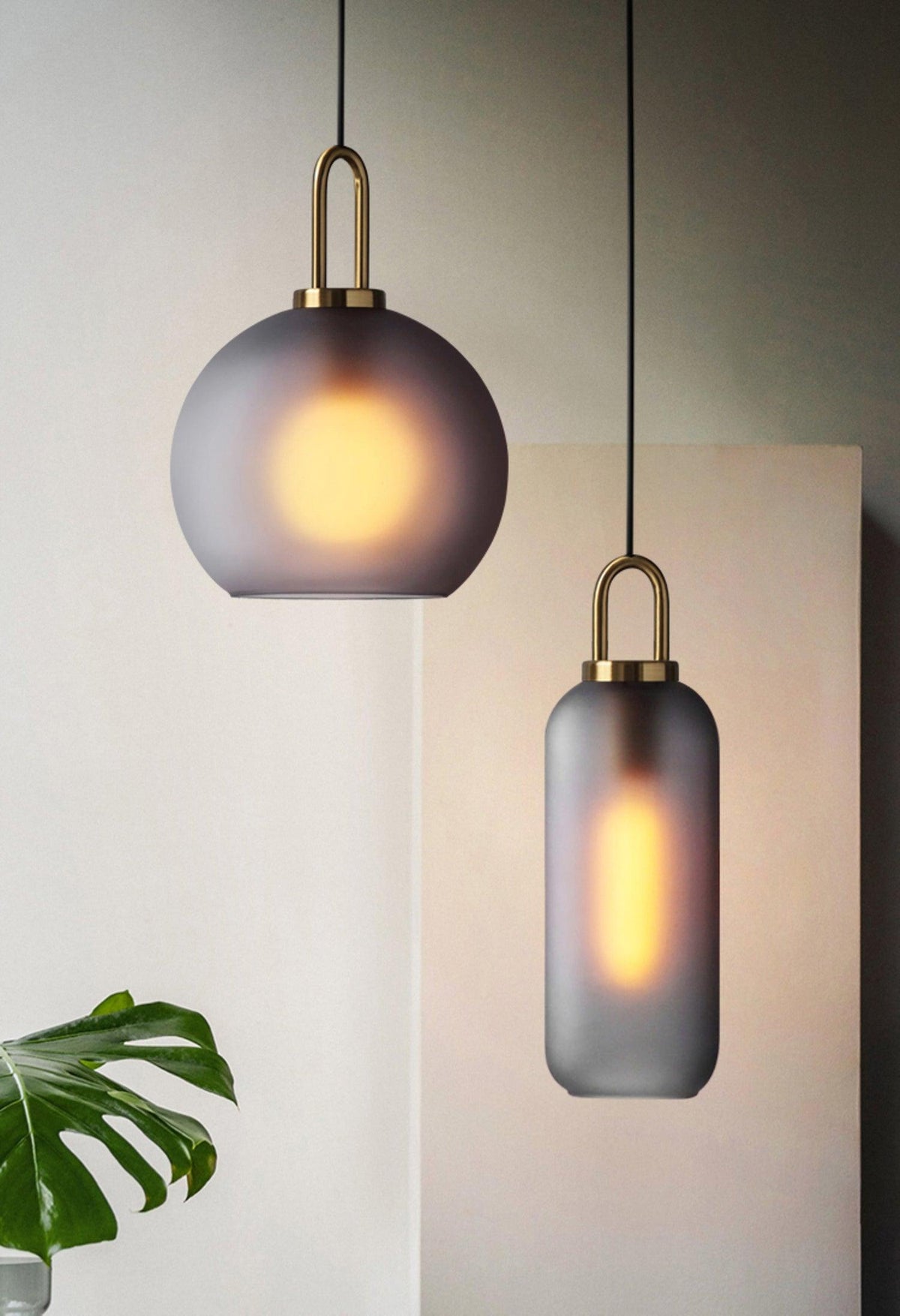 Lampadario moderno cilindrico in vetro e ottone a 1 luce