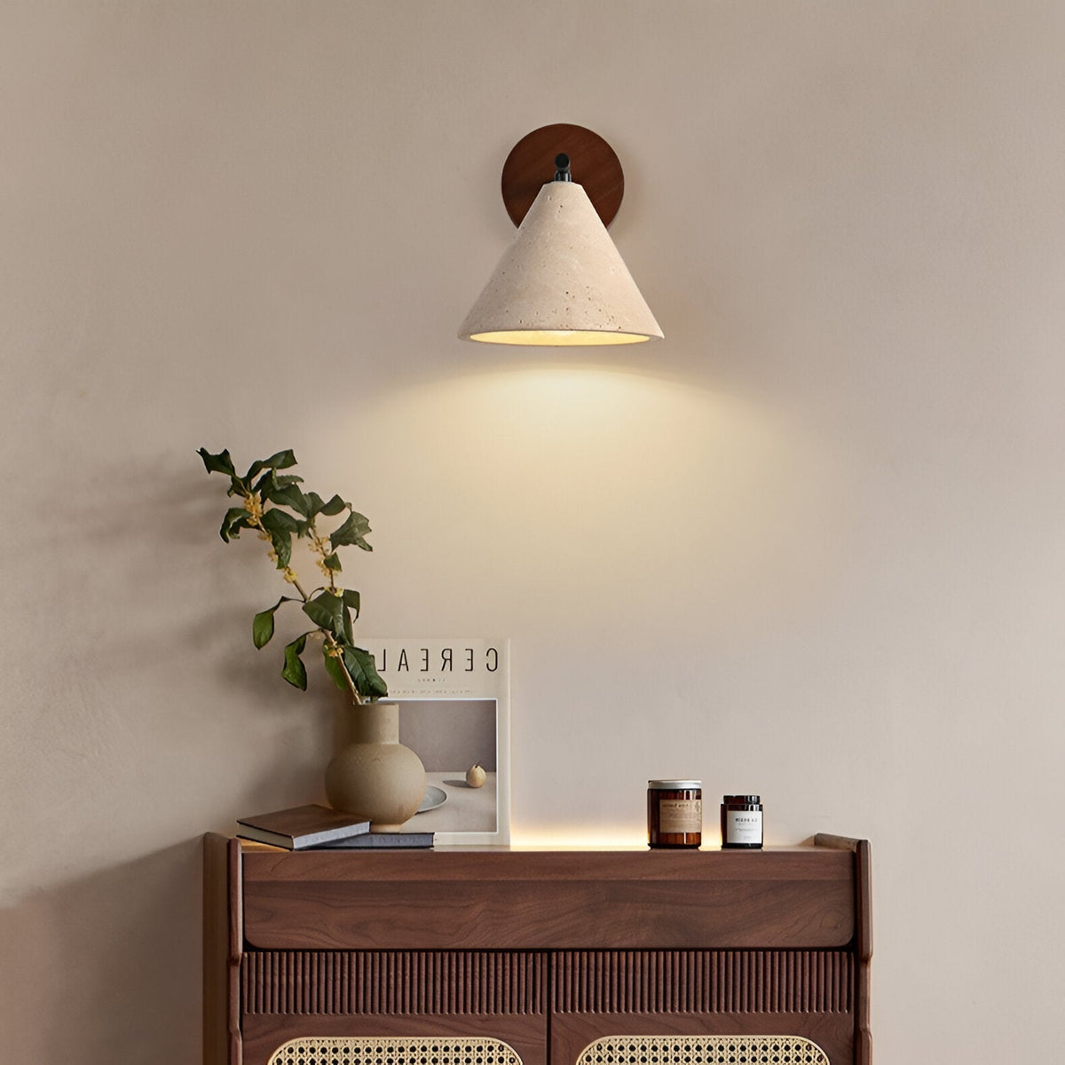 Aplique de pared LED cónico de travertino moderno de 1 luz
