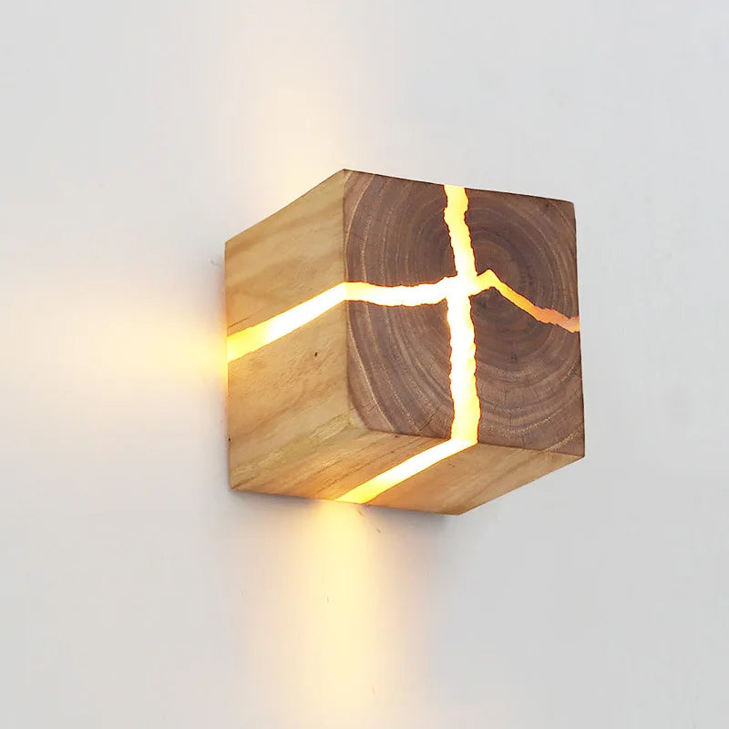 Lampada da parete cubo in legno caldo 1 luce