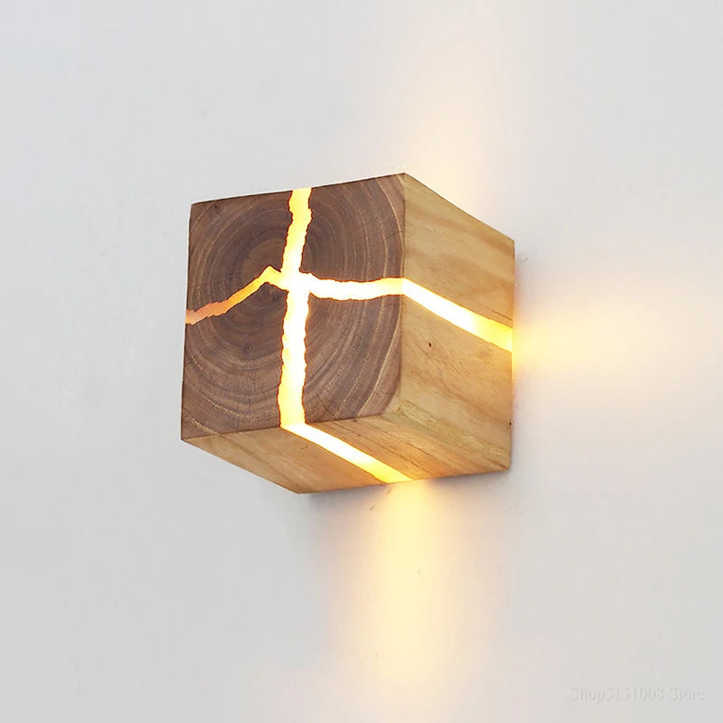 Lampada da parete cubo in legno caldo 1 luce