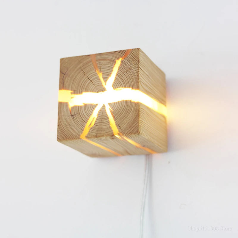 Warme Holz-Würfel-Wandleuchte, 1-flammig