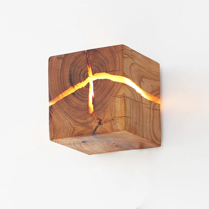 Warme Holz-Würfel-Wandleuchte, 1-flammig