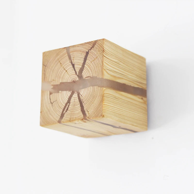 Lampada da parete cubo in legno caldo 1 luce