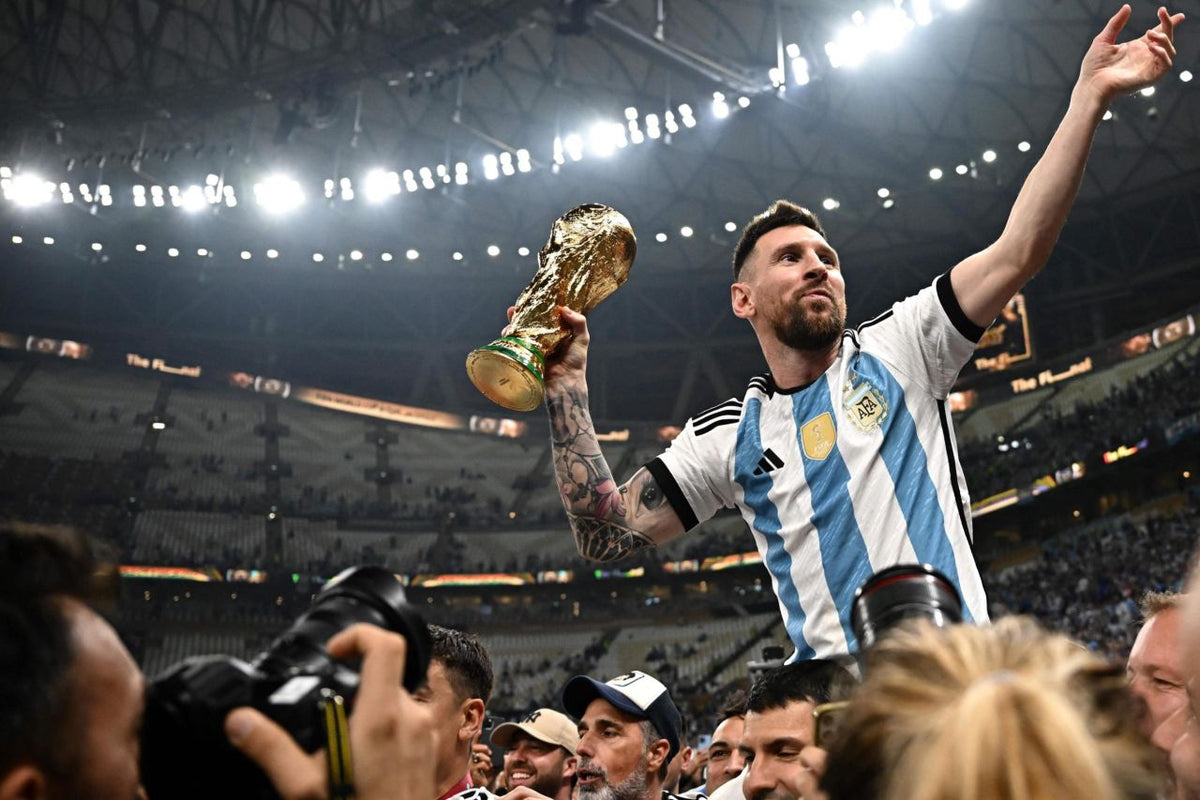 Argentina 2022 (Local) "Tres Estrellas" + Insignia de Campeón del Mundo