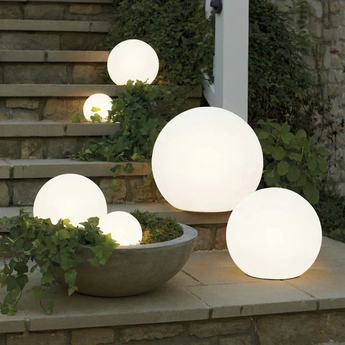 Lampada da giardino esterna moderna con globo in PE ricaricabile LED