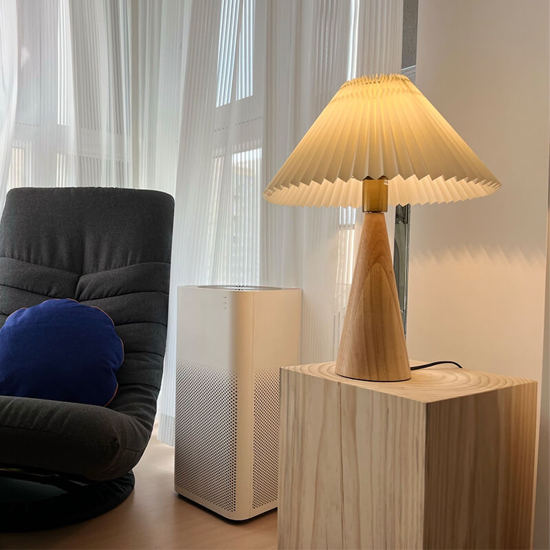 Japanische minimalistische Holz plissierter Stoff LED Tischlampe 1-flammig