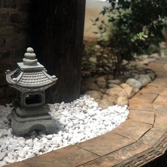Giardino zen giapponese con pagoda solare in pietra LED per esterni a 1 luce