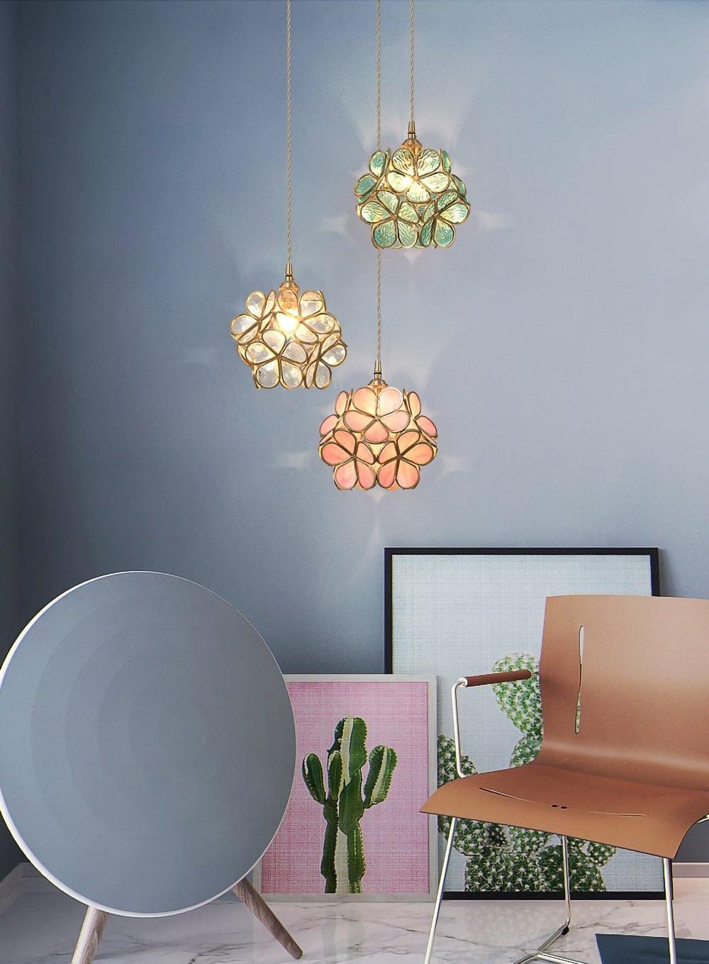 Lampadario vintage in ottone con globo in vetro floreale a 1 luce