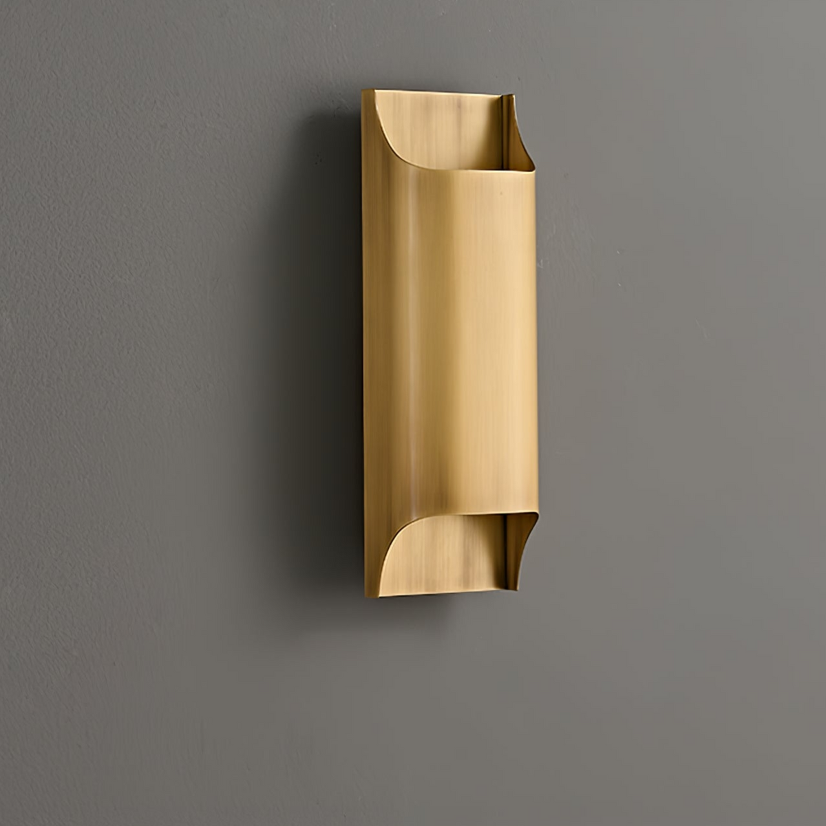 Applique da parete moderna curva in ottone con LED a 1 luce