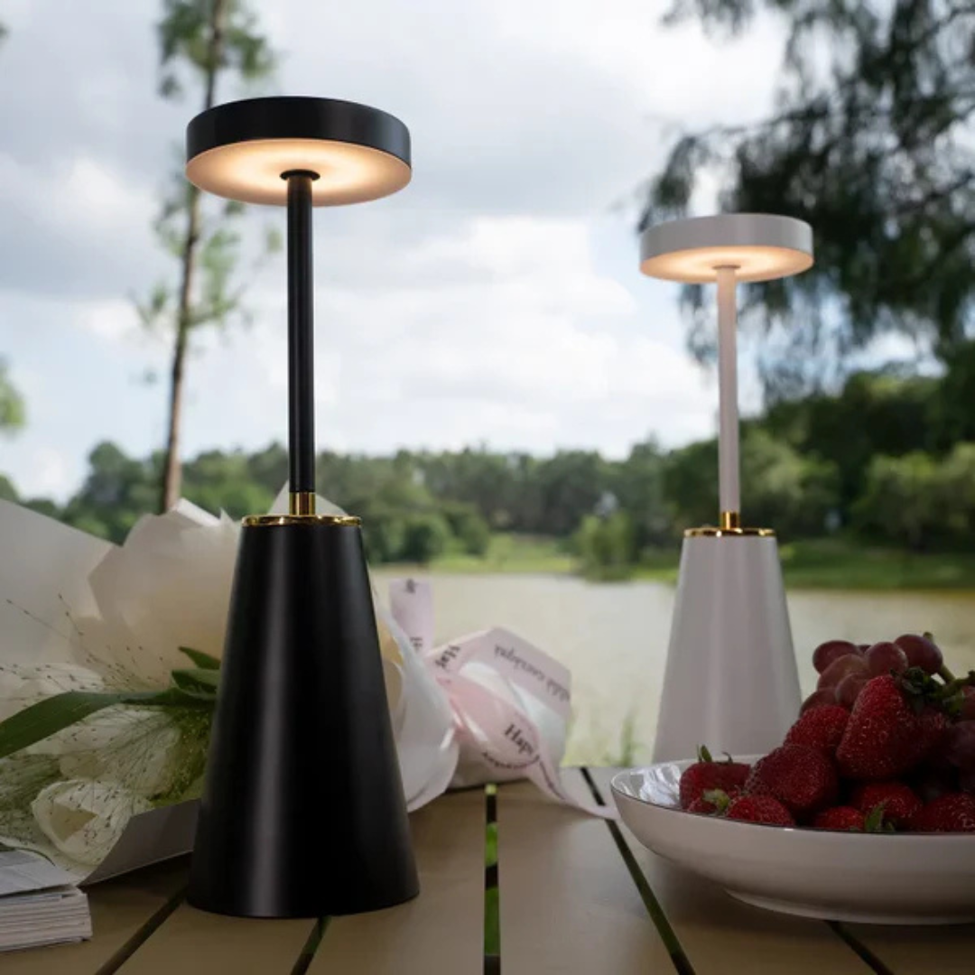 Lampada da tavolo moderna ricaricabile LED in ferro a cono 1 luce