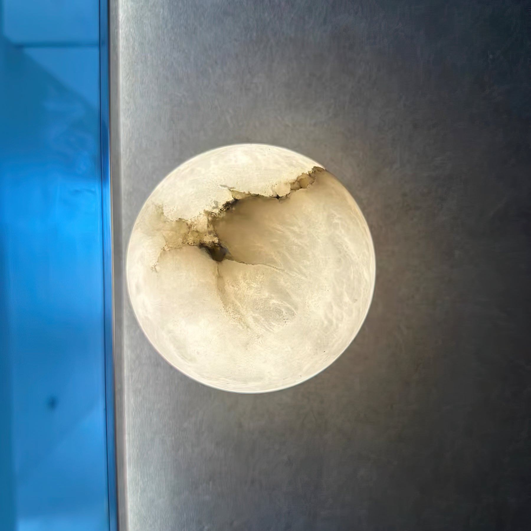Aplique de pared LED de orbe de mármol Japandi de 1 luz