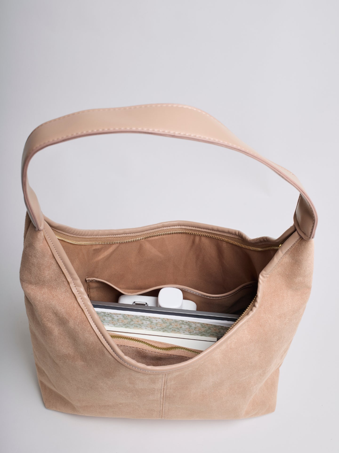 HÅNDTASKE | RUSKIND HOBO-TASKE MED MINIMALISTISK DESIGN OG ENKELT REM