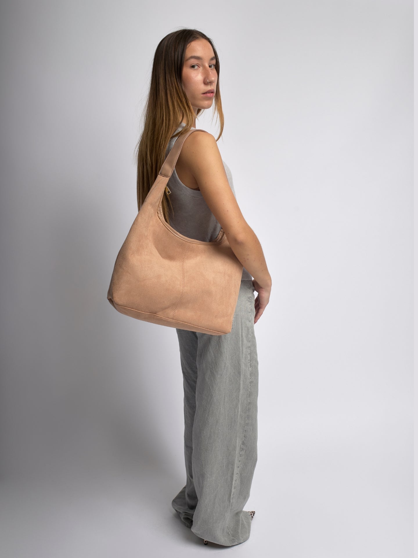 HÅNDTASKE | RUSKIND HOBO-TASKE MED MINIMALISTISK DESIGN OG ENKELT REM