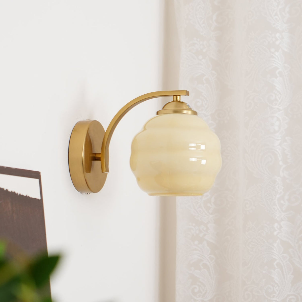 Aplique de pared Art Deco con globo de vidrio ondulado 1 luz