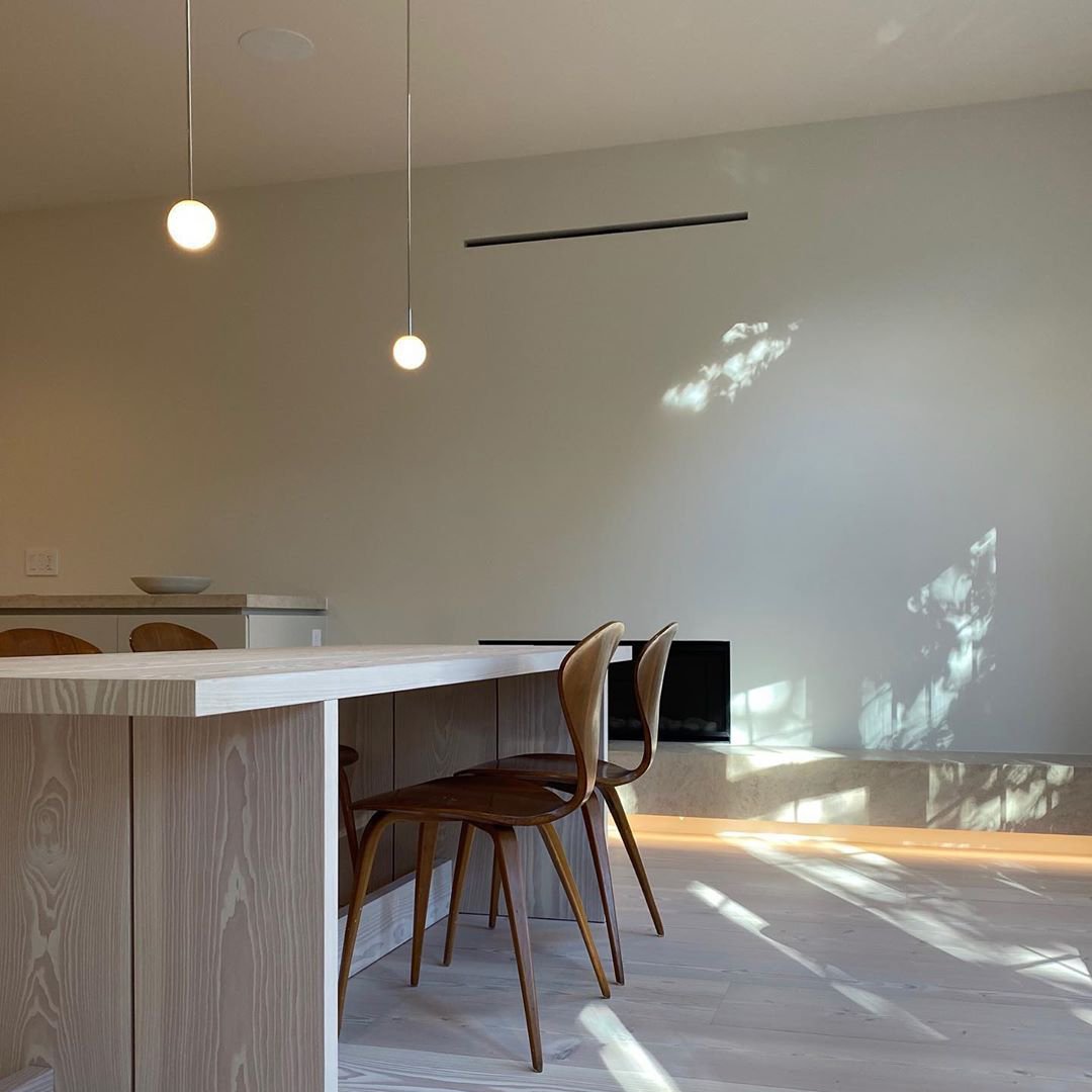 Lámpara colgante minimalista de globo de vidrio y latón 1 luz