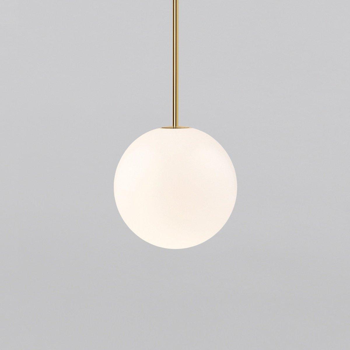 Lámpara colgante minimalista de globo de vidrio y latón 1 luz