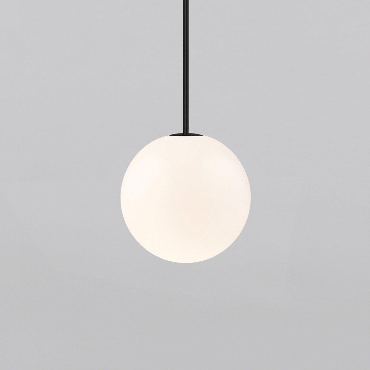 Lámpara colgante minimalista de globo de vidrio y latón 1 luz