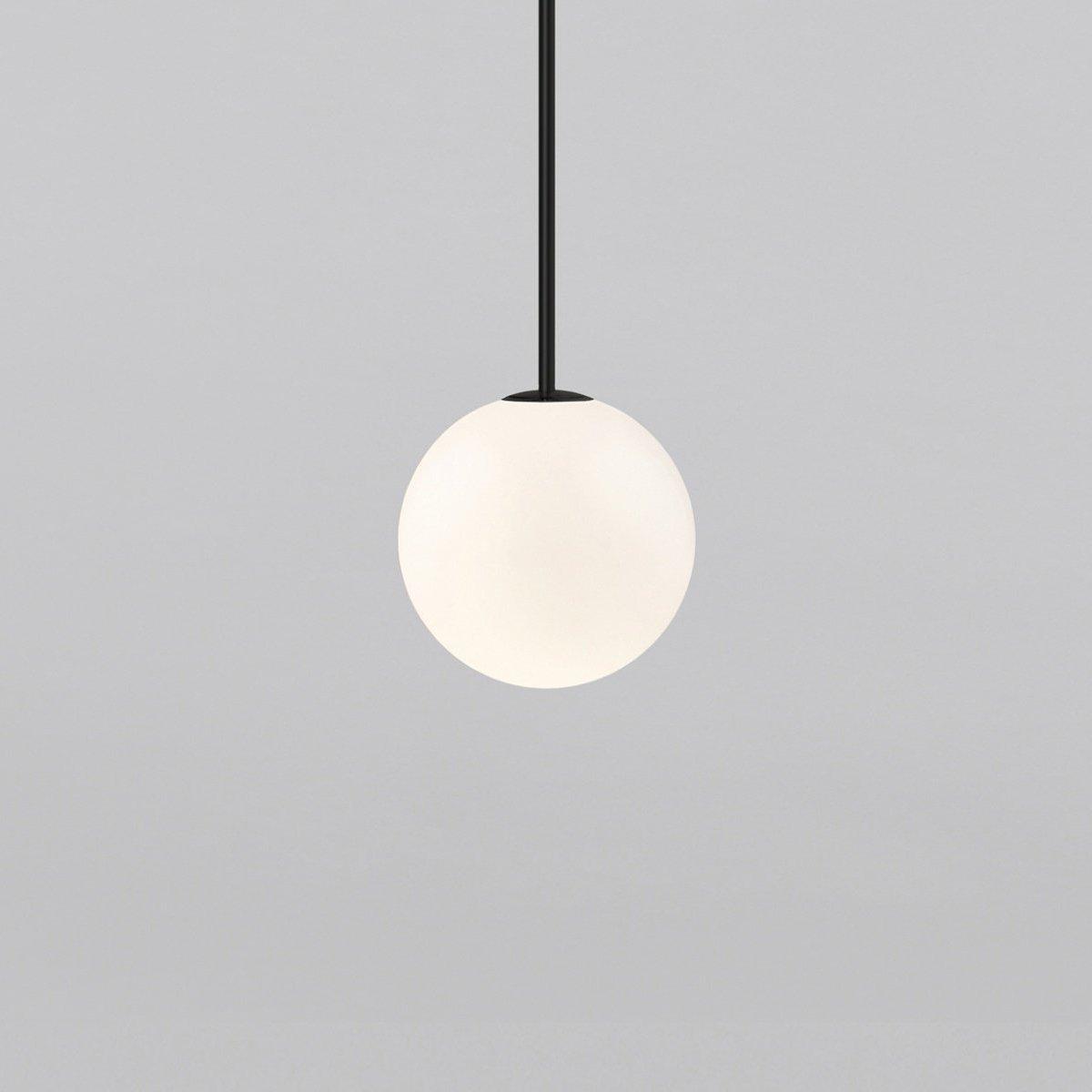 Lámpara colgante minimalista de globo de vidrio y latón 1 luz