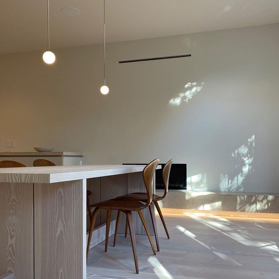 Lámpara colgante minimalista de globo de vidrio y latón 1 luz