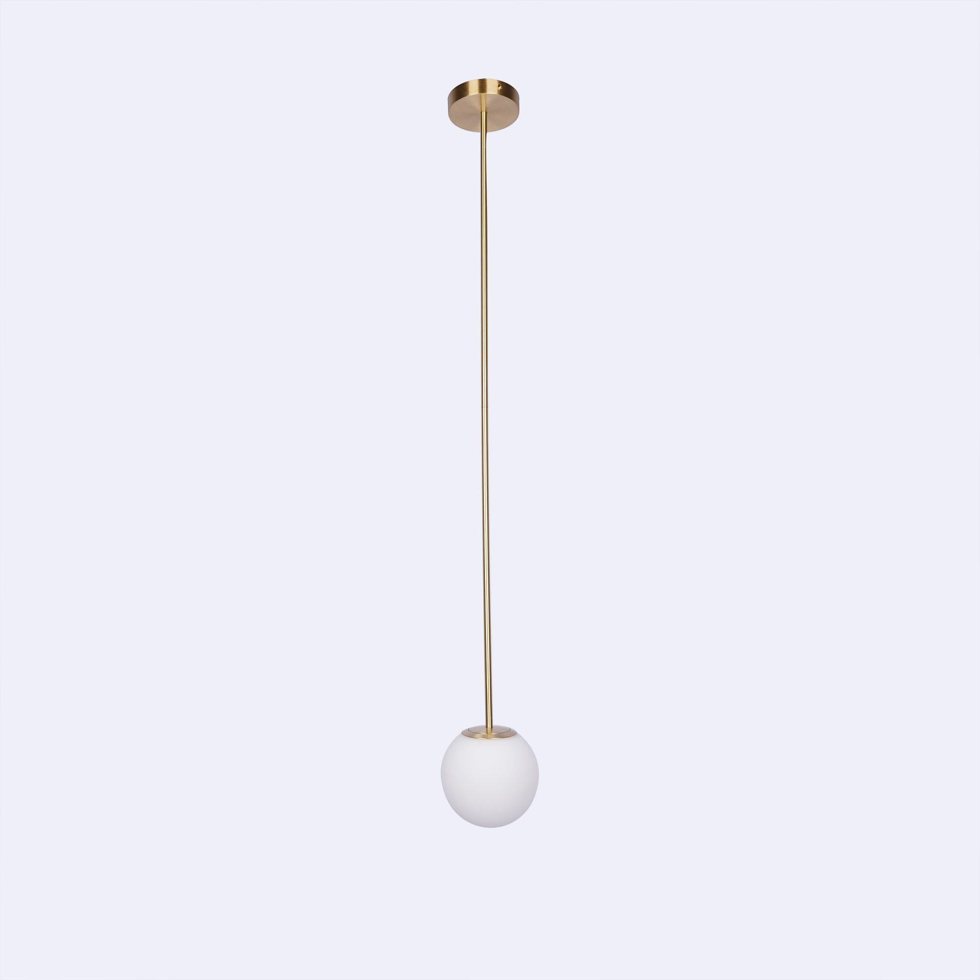 Lámpara colgante minimalista de globo de vidrio y latón 1 luz