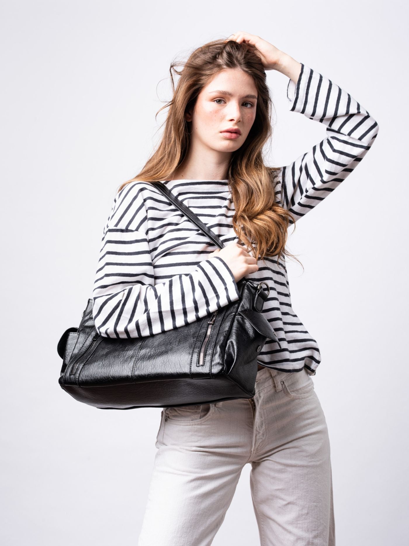 Alltags-Eleganz | Schwarze Ledertasche zum Tragen
