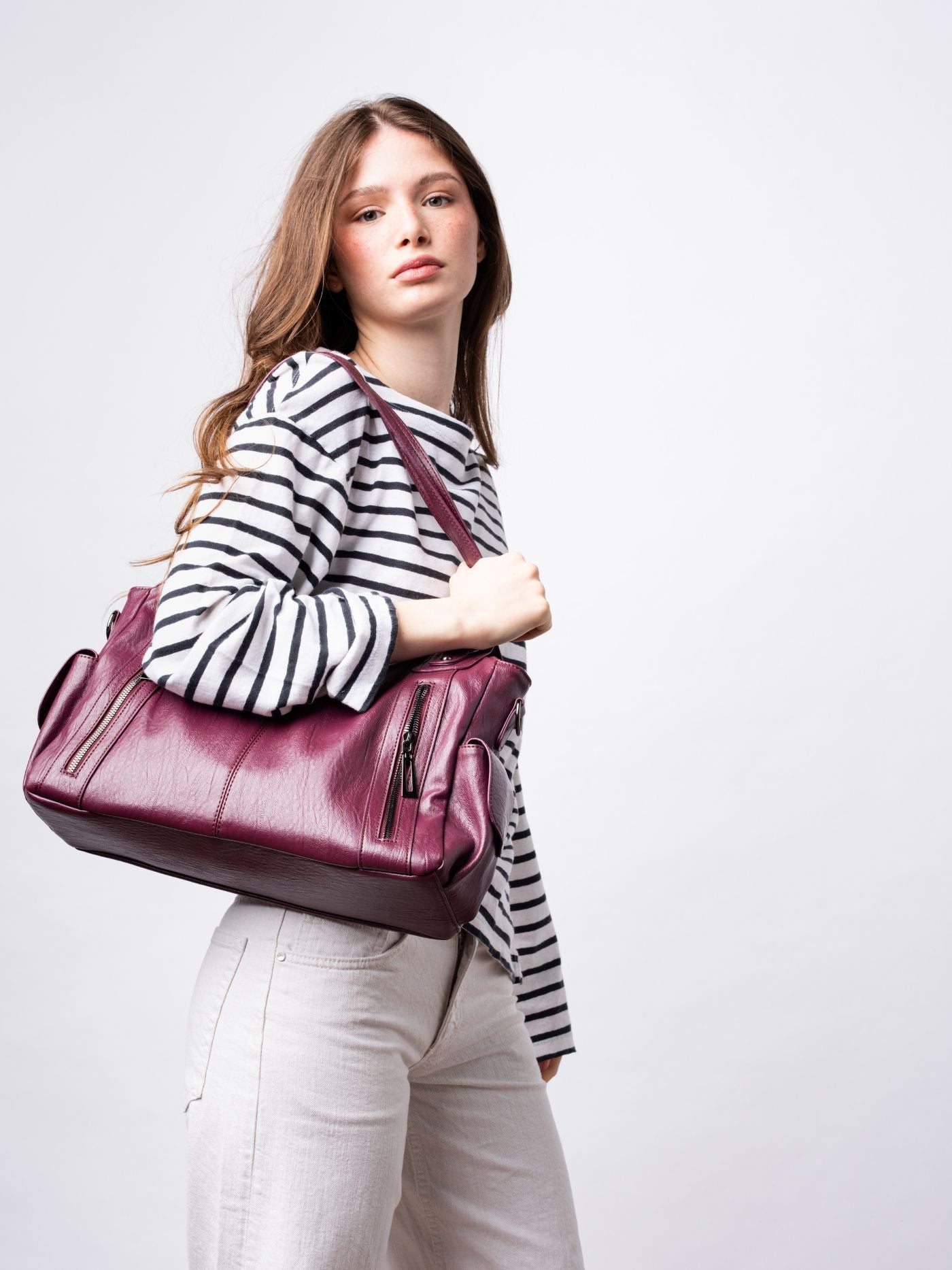 Alltags-Eleganz | Schwarze Ledertasche zum Tragen