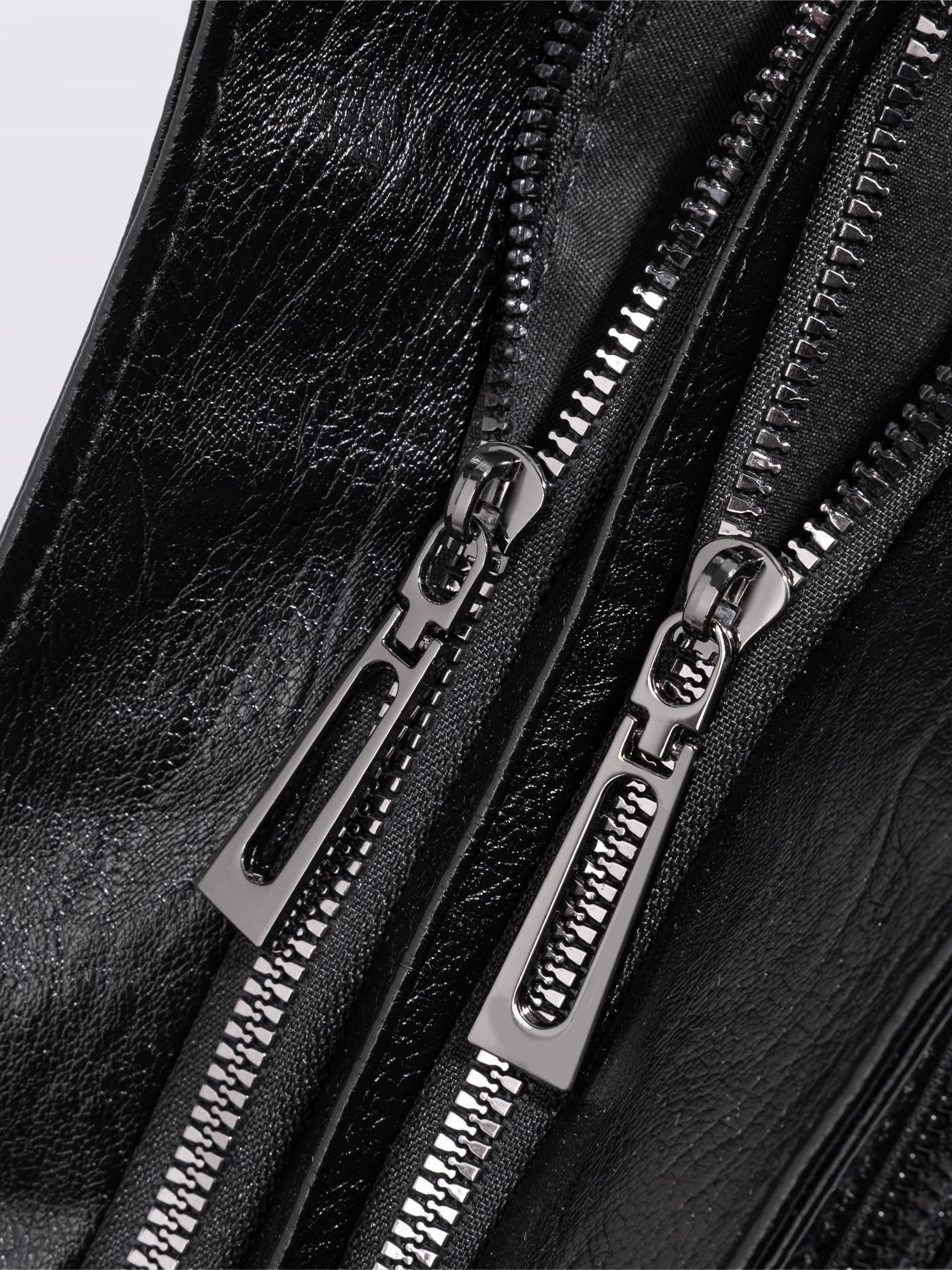 Alltags-Eleganz | Schwarze Ledertasche zum Tragen