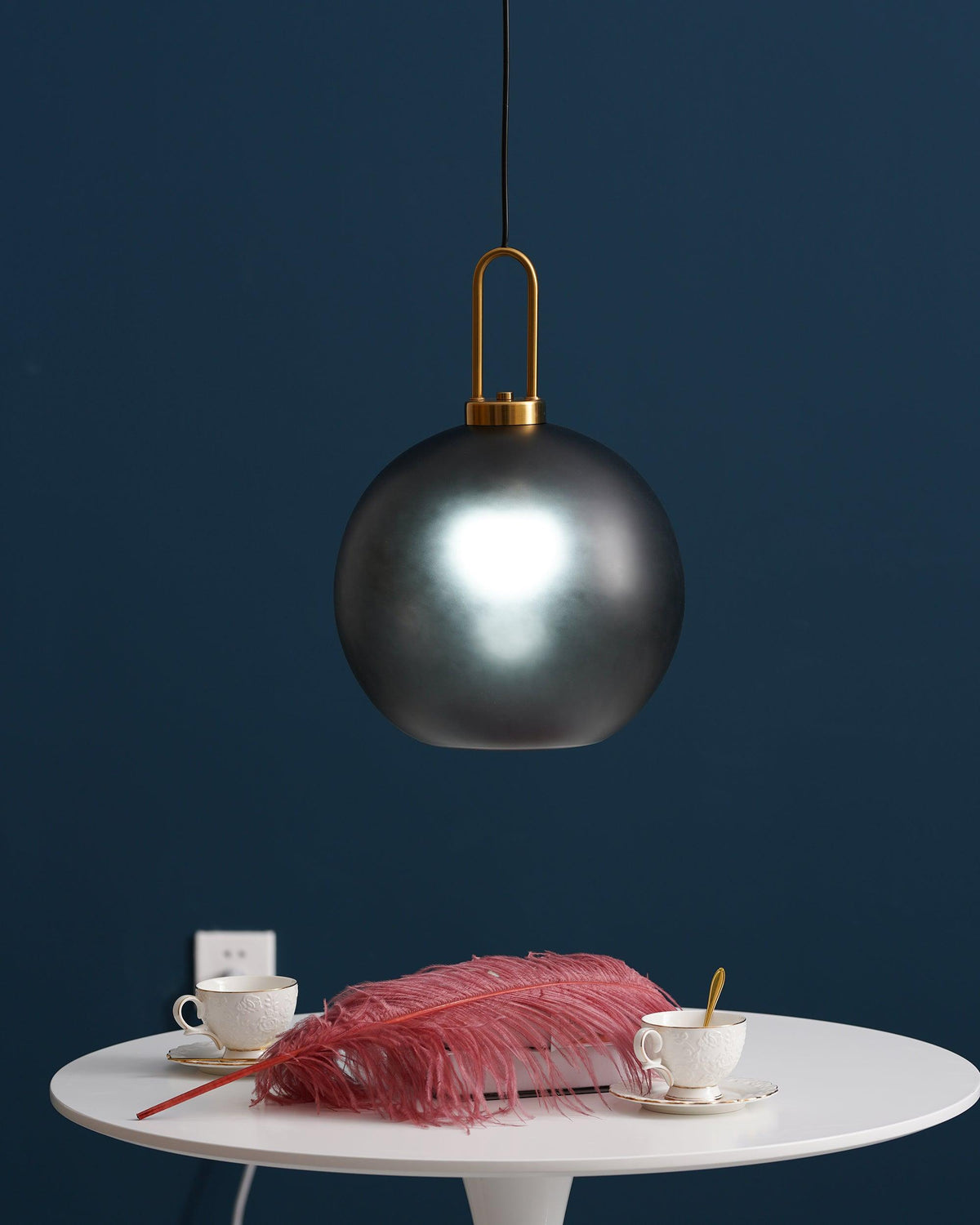 Lampadario moderno cilindrico in vetro e ottone a 1 luce