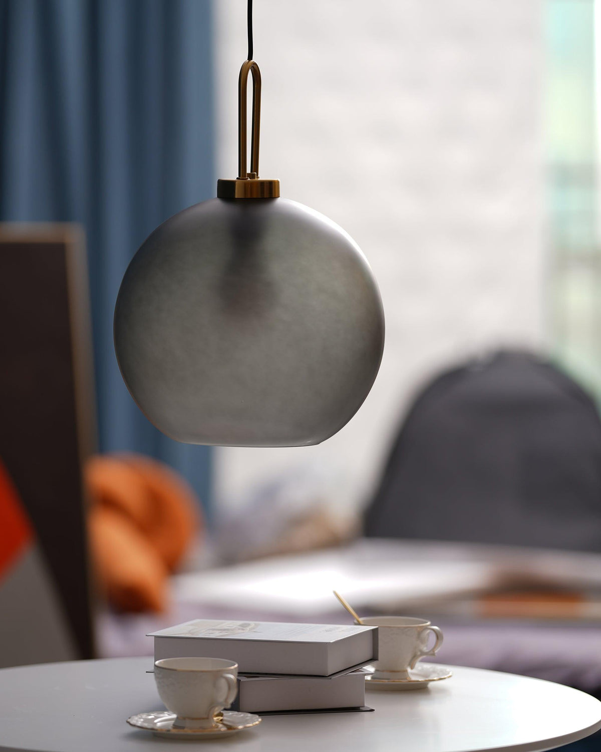 Lampadario moderno cilindrico in vetro e ottone a 1 luce
