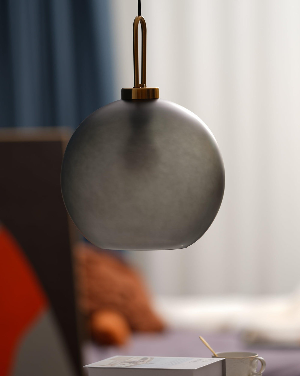 Lampadario moderno cilindrico in vetro e ottone a 1 luce