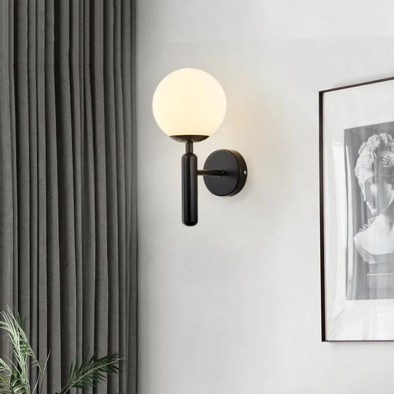 Aplique de pared nórdico de latón con globo de vidrio LED de 1 luz