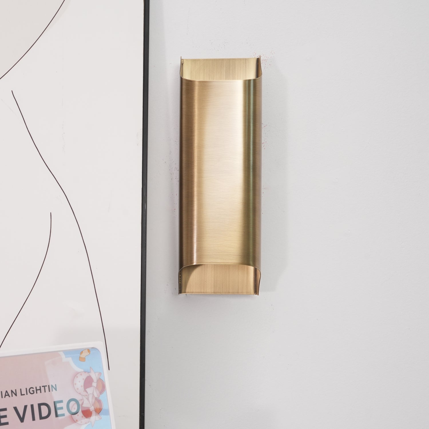 Applique da parete moderna curva in ottone con LED a 1 luce