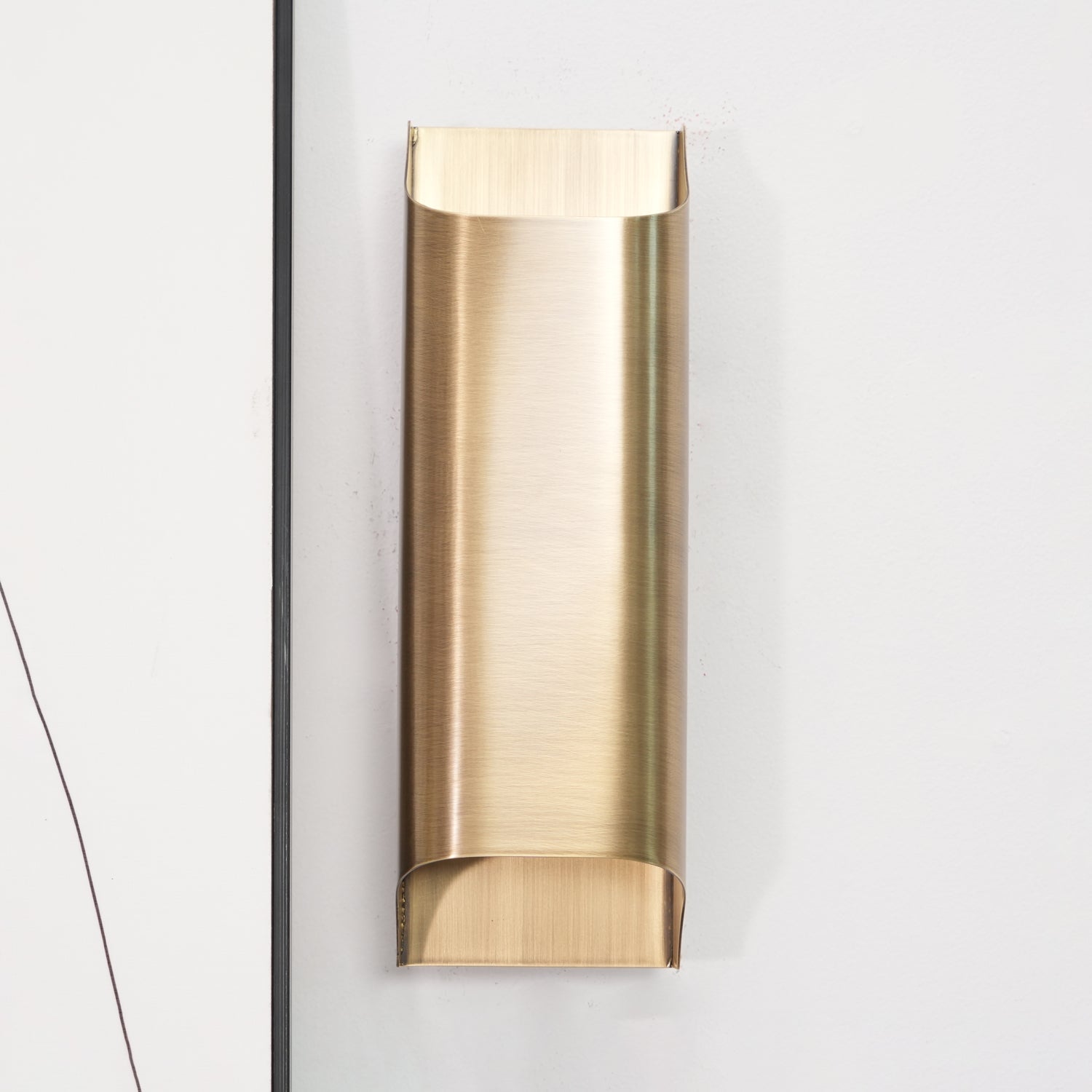 Applique da parete moderna curva in ottone con LED a 1 luce