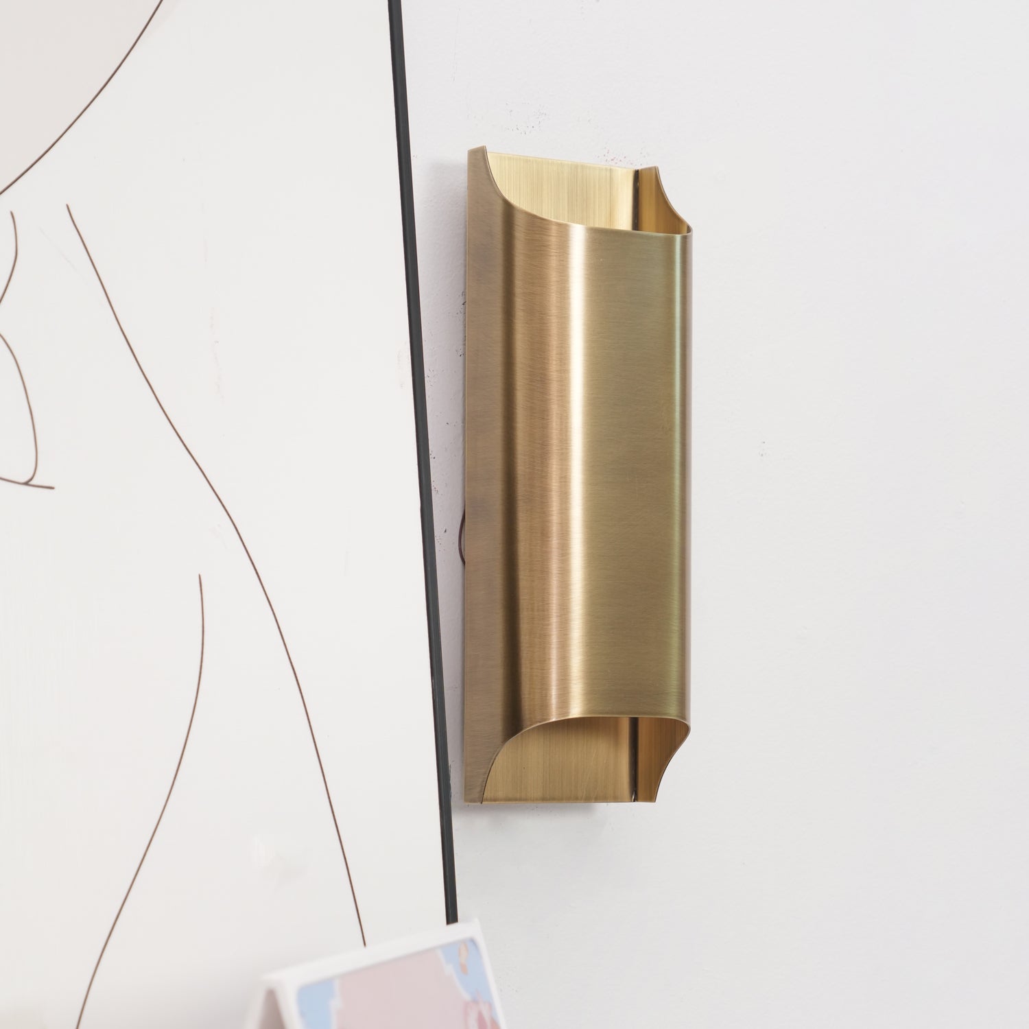 Applique da parete moderna curva in ottone con LED a 1 luce