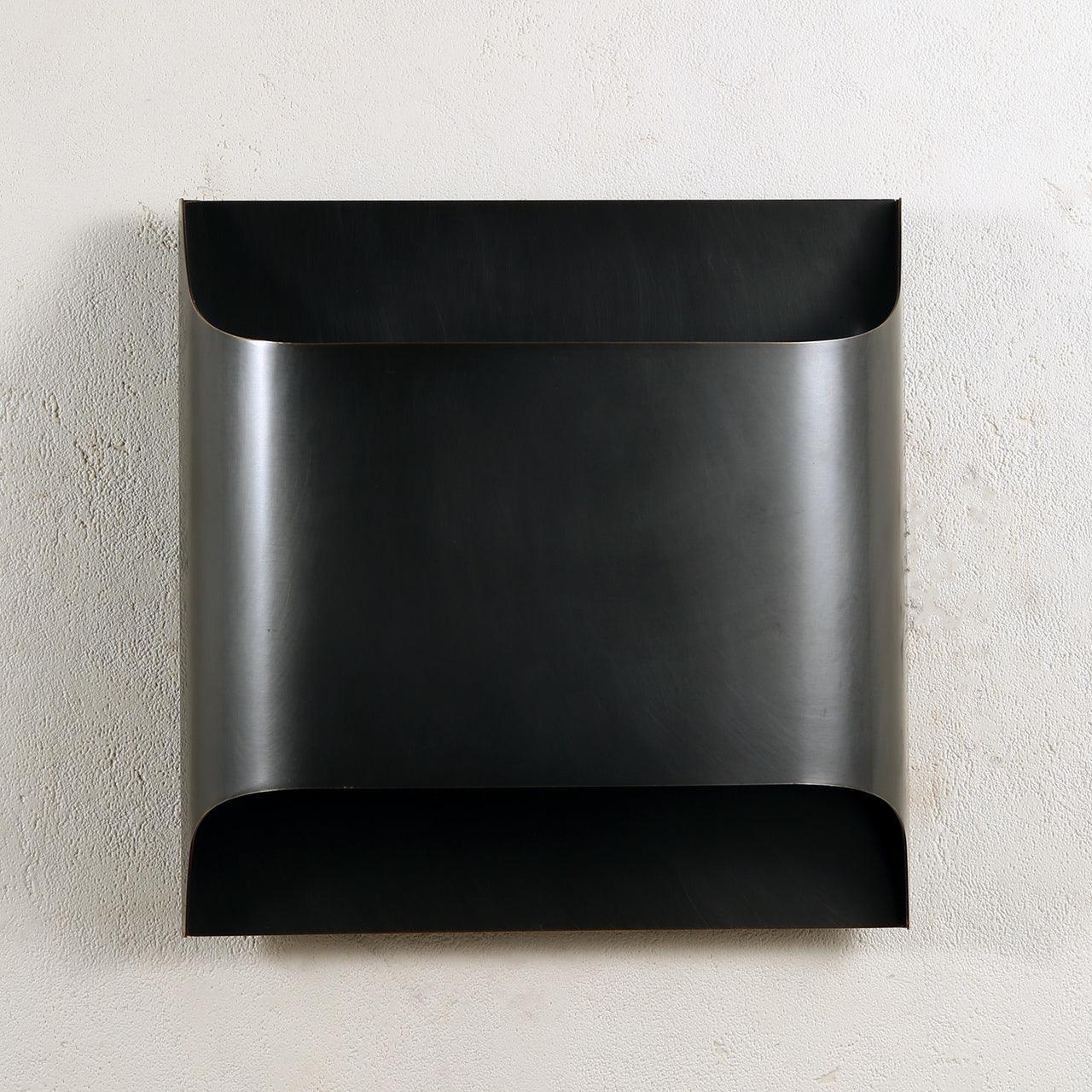 Applique da parete moderna curva in ottone con LED a 1 luce