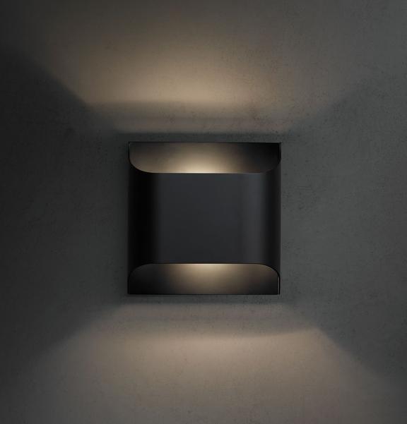Applique da parete moderna curva in ottone con LED a 1 luce