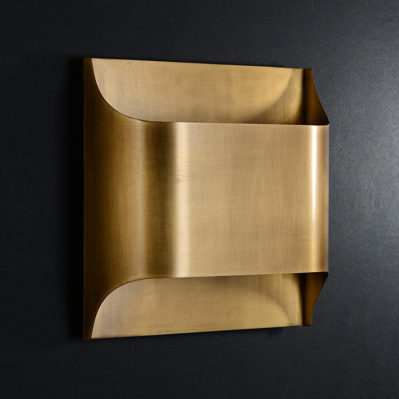 Applique da parete moderna curva in ottone con LED a 1 luce