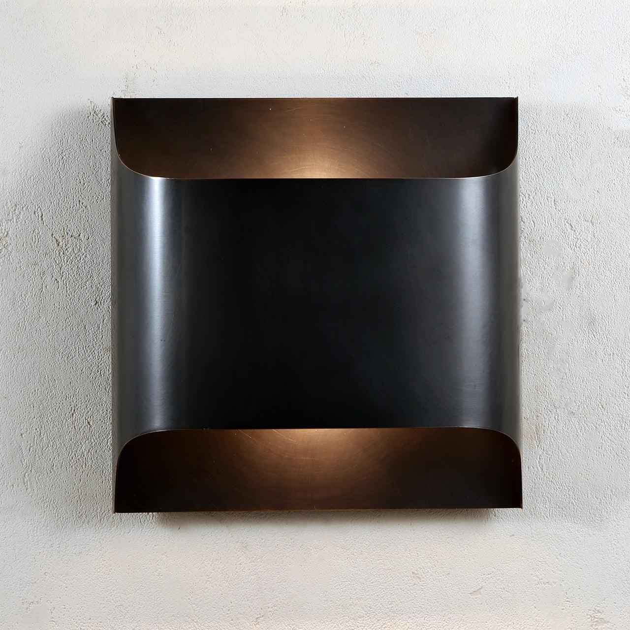 Applique da parete moderna curva in ottone con LED a 1 luce
