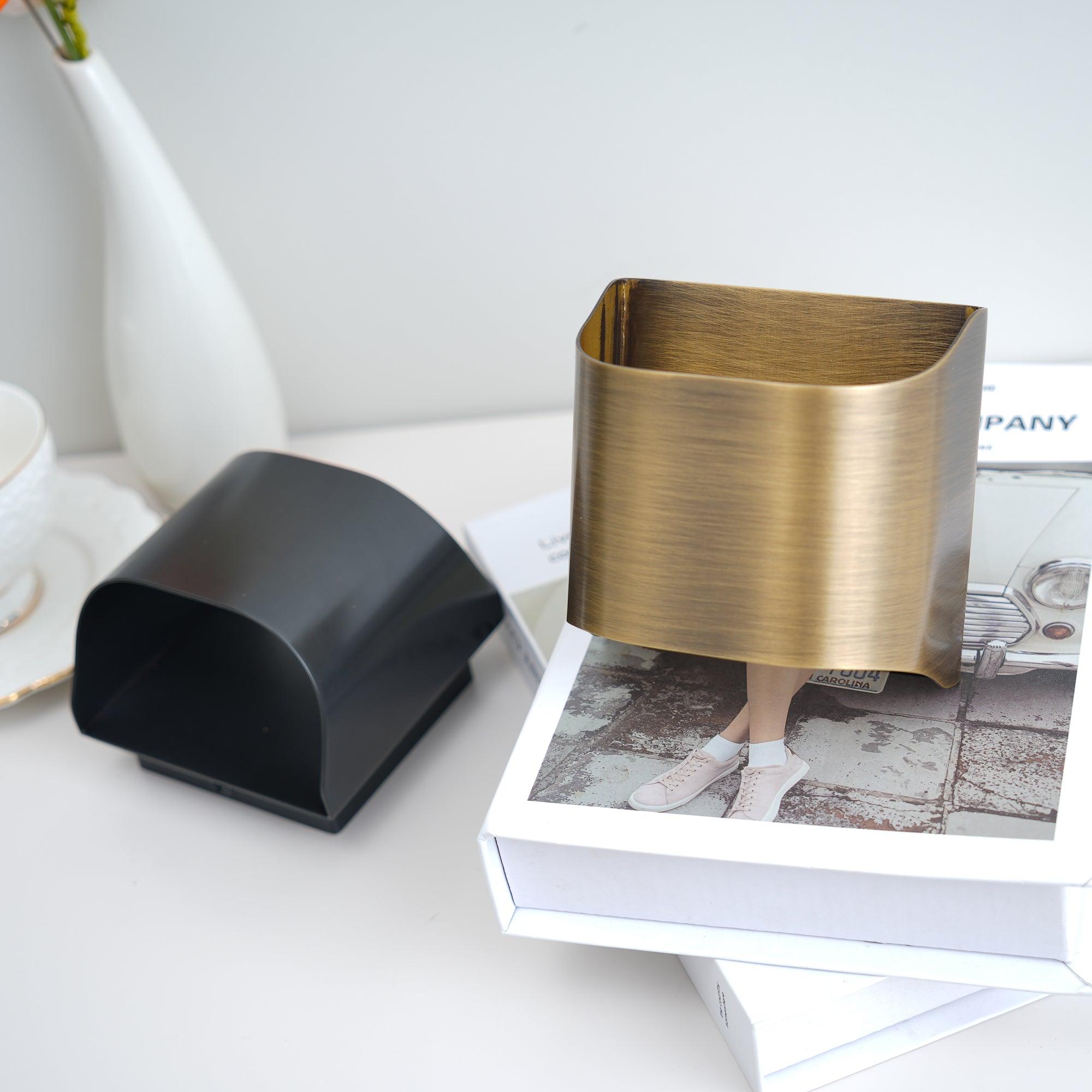 Applique da parete moderna curva in ottone con LED a 1 luce