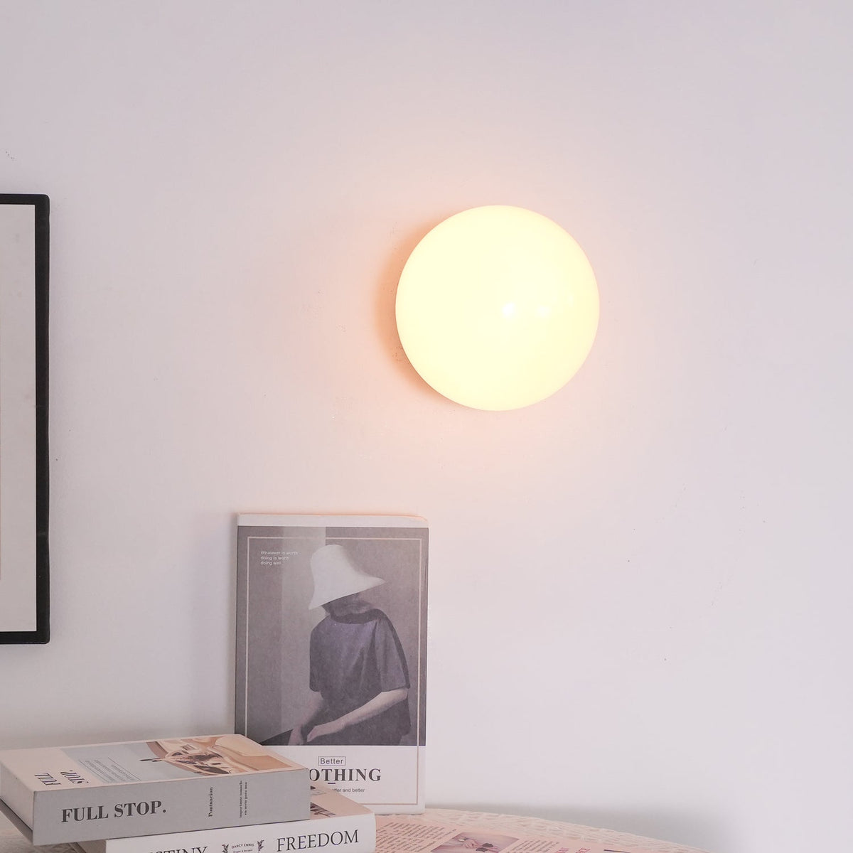 Vintage messing bolvormige glazen wandlamp 1-licht
