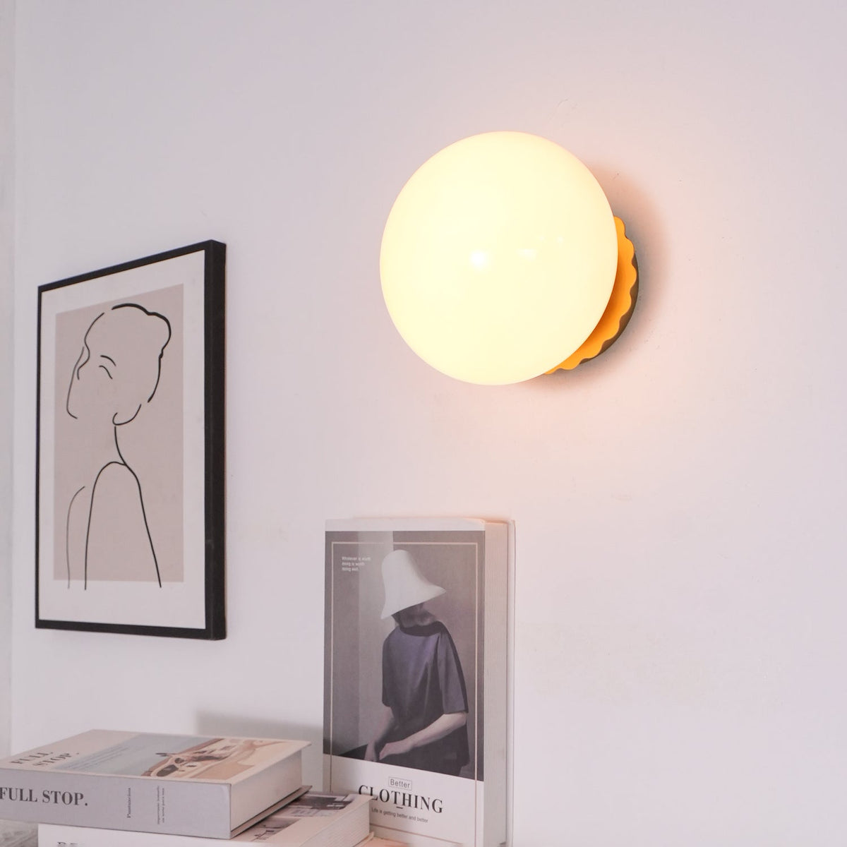 Vintage messing bolvormige glazen wandlamp 1-licht