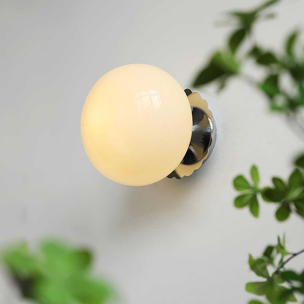 Vintage messing bolvormige glazen wandlamp 1-licht