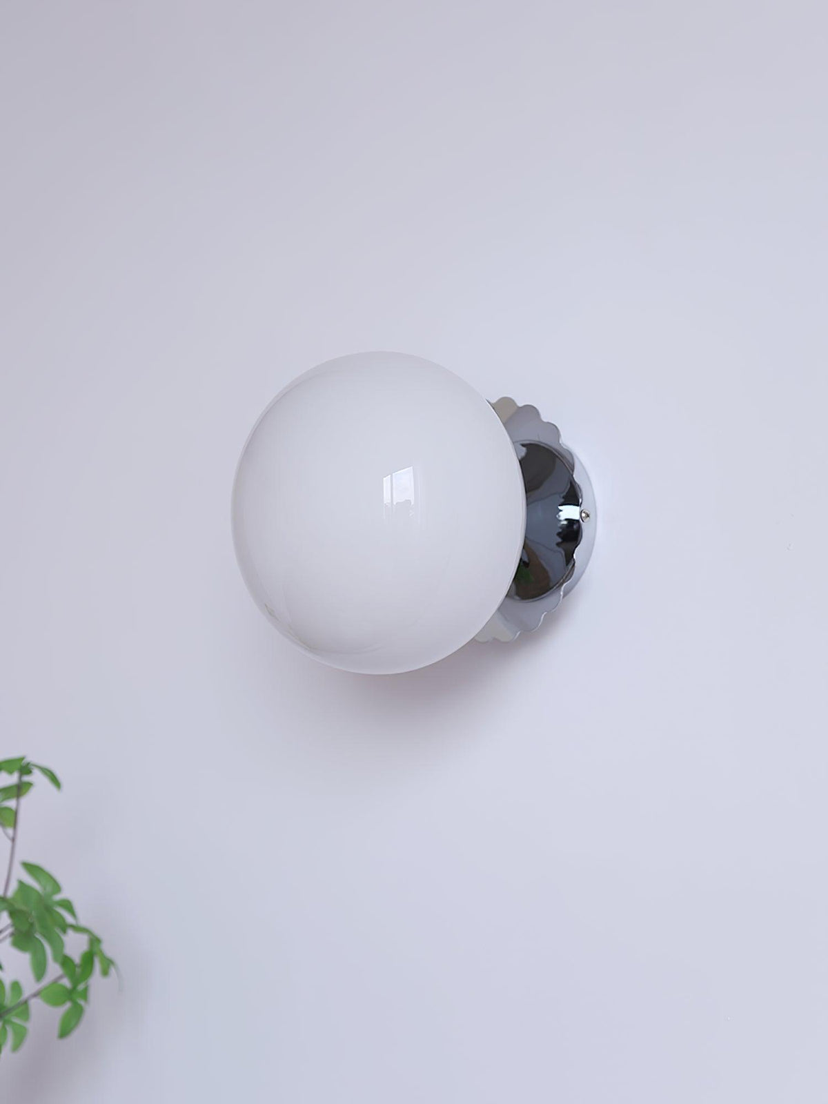 Vintage messing bolvormige glazen wandlamp 1-licht