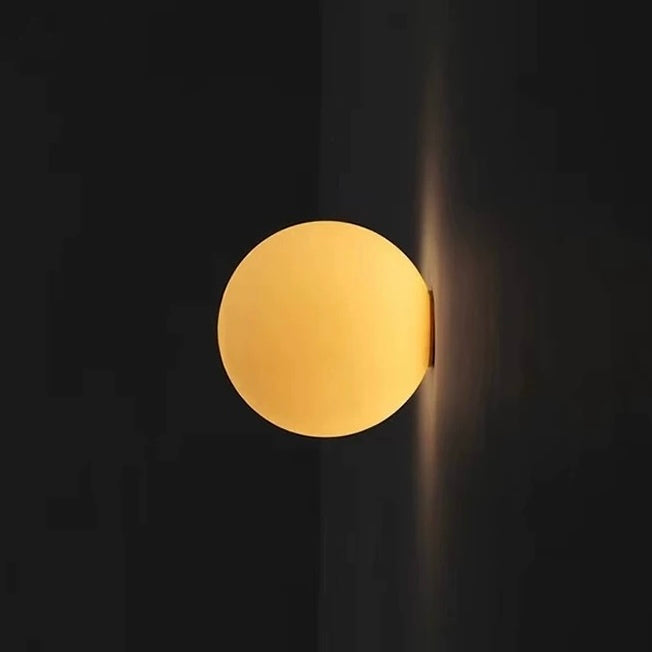 Applique da parete LED moderna con globo in vetro satinato 1 luce