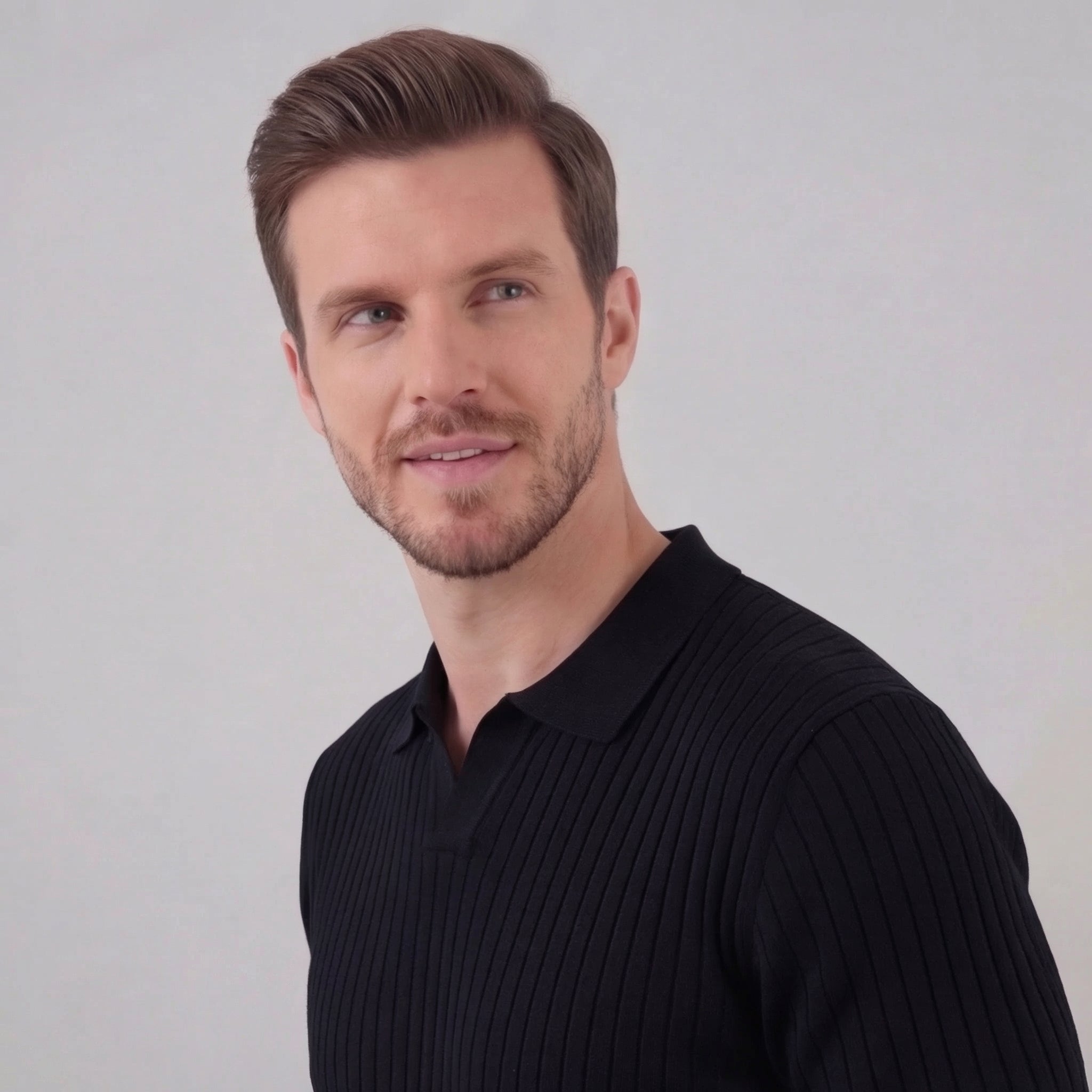 Polo a maniche corte a coste con scollo a V da uomo